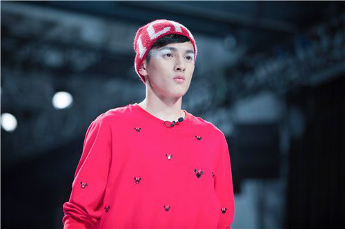 寒门“小胡歌”高考落榜，79岁奶奶借钱陪读，终熬出头当上男主