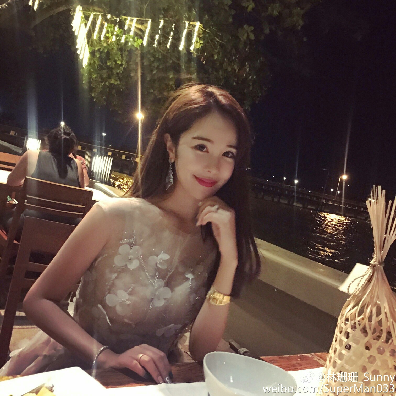 她是雪梨、林珊珊背后的真正推手，小妹的相却有大姐的范