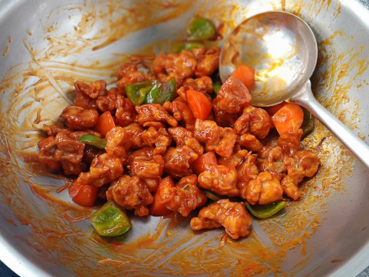 糖醋鸡肉的做法（教你做出成本不到十块钱的糖醋鸡肉）
