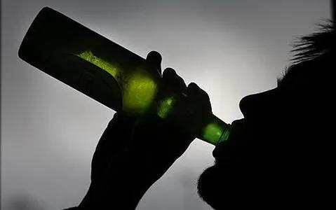 如何從酒後看男人性格,酒後見人品還真不是騙人的 如何脫單 第1張-戀愛小秘書-娜米 如何從酒後看男人性格,酒後見人品還真不是騙人的 如何脫單 第1張