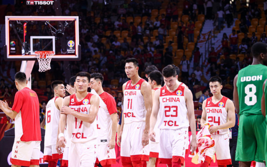 cba球员为什么不参加奥运会（CBA职业化24年后中国男篮却无缘奥运 联赛为何与国家队不兼容？）