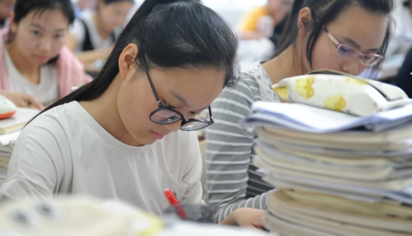 新高考“弊端”逐渐显现，选科成为大问题，物理化学政治并非良配
