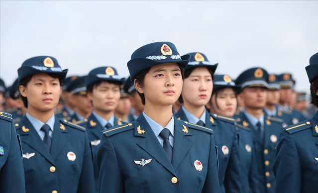 在校大学生读士官学校好，还是退伍回到学校读书好？