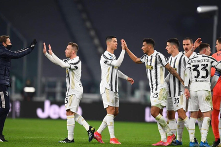 帽子戏法无私回防（帽子戏法回击！C罗的精彩表现得到官方盛赞，无论怎样都支持队长）