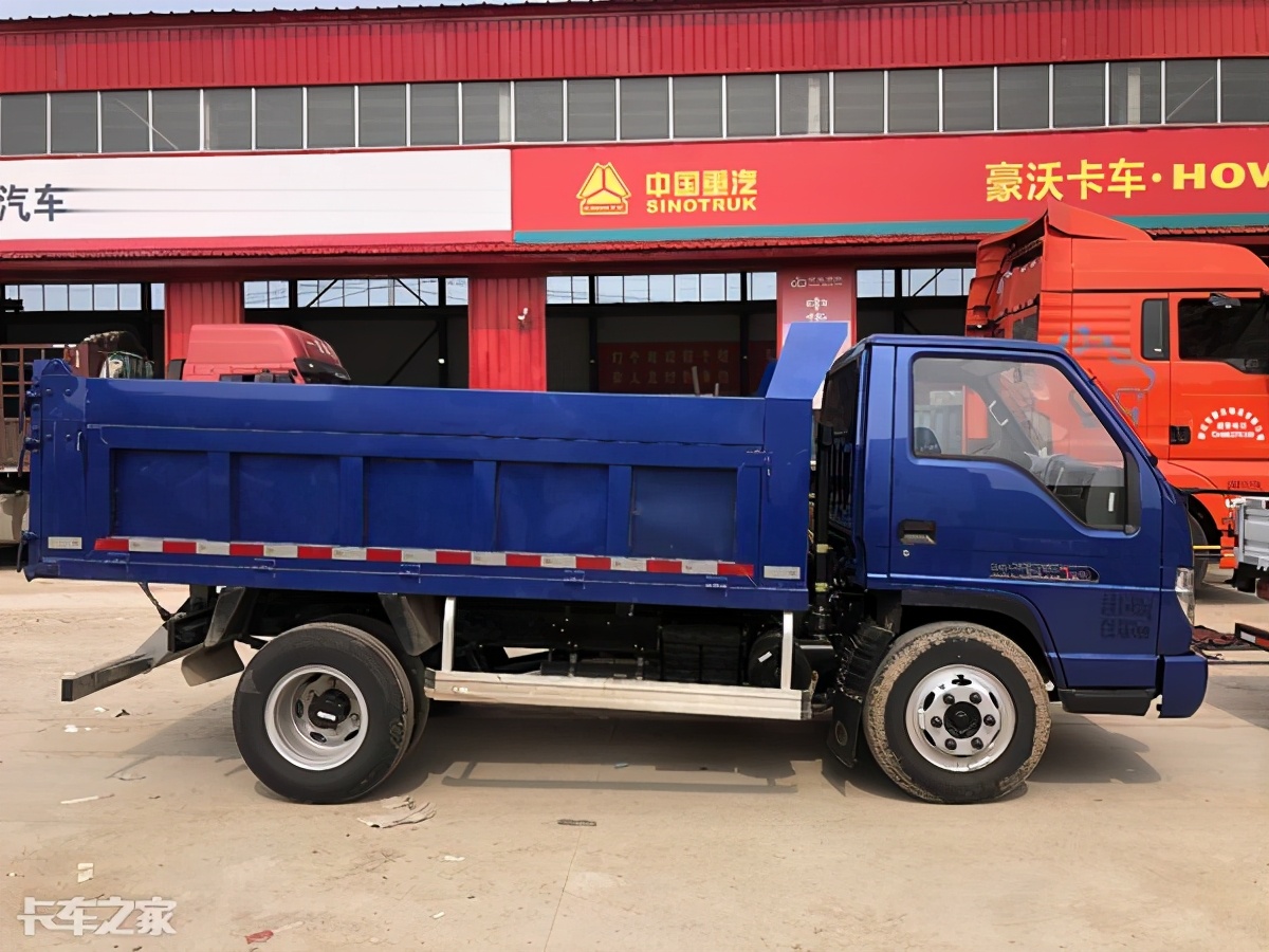 狭窄街道运输优势明显，实拍时代金刚轻型渣土车