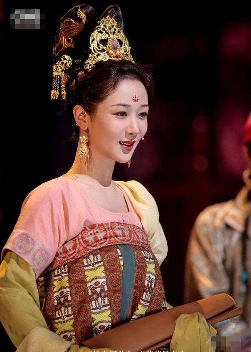 电视剧国家宝臧(盘点《国家宝藏》中的女性古装造型,好看又考究,不愧