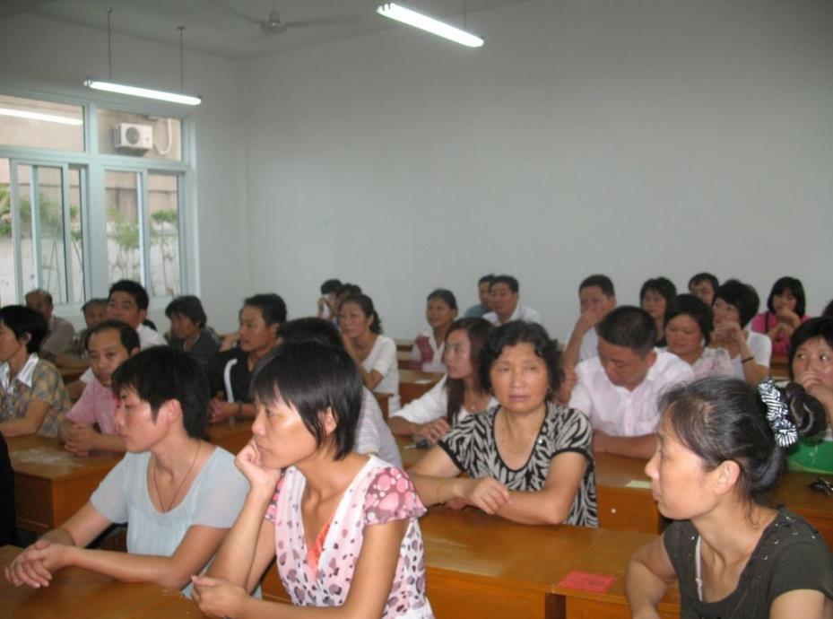 家长和老师如何配合才能让孩子快乐成长？在我看来，做到4点就行