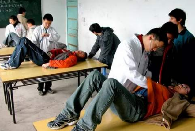 传闻高考体检要“脱光衣服”，是真的吗？体检有哪些注意事项？