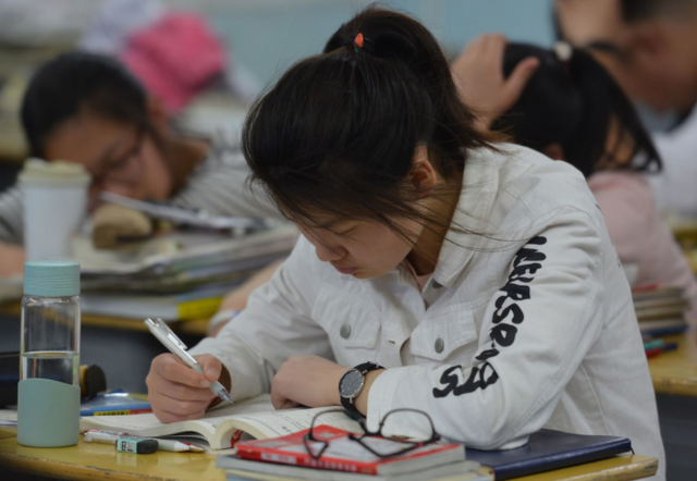 2022年高考新增“复读生限制”，部分考生欲哭无泪，上大学变难了