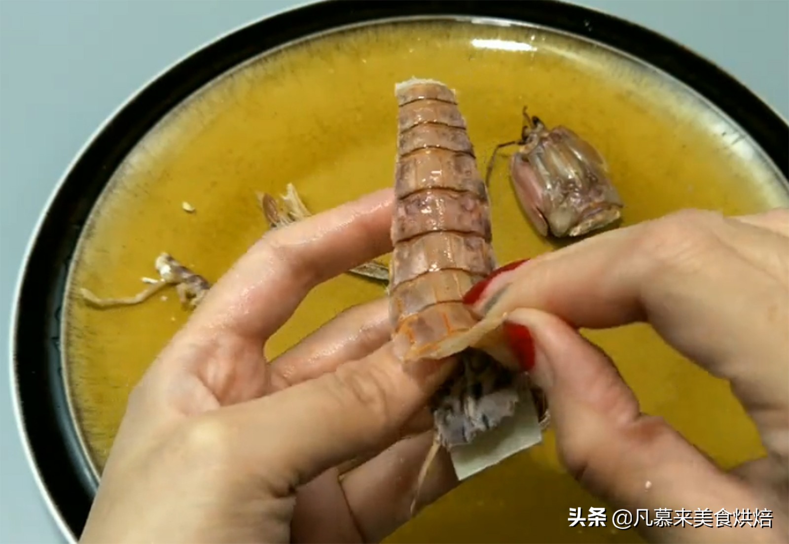 皮皮虾好吃不好剥，皮皮虾怎么剥？2种妙招教您轻松快速剥皮皮虾