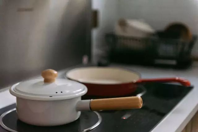 上海35㎡蜗居，爆改后惊艳变身一室一厅有花有草的小复式