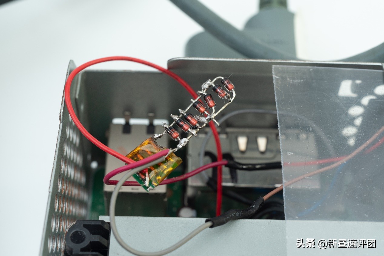 XBOX360拆解修复：我在厨房解决了万年诟病的三红问题