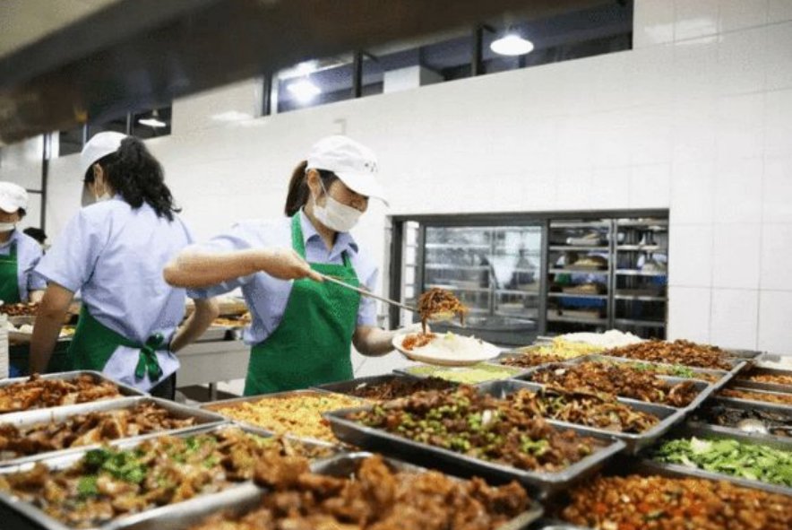 华中农大食堂菜价高引争议，学生直呼吃不起，校方给出回应