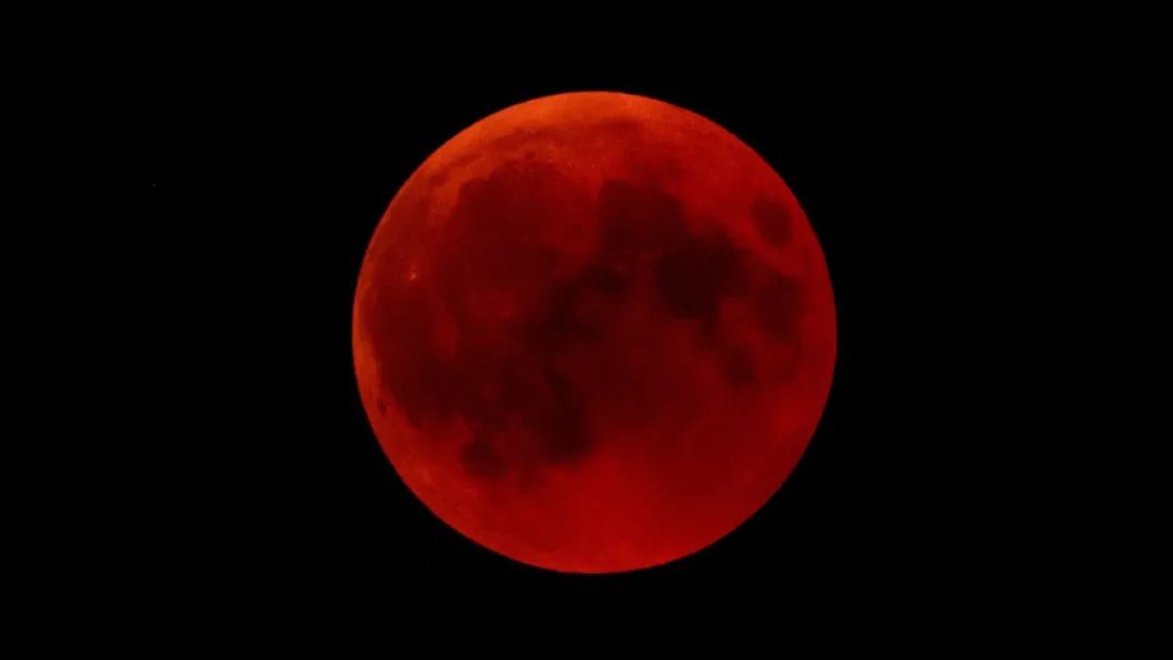 红色的月亮真实图片