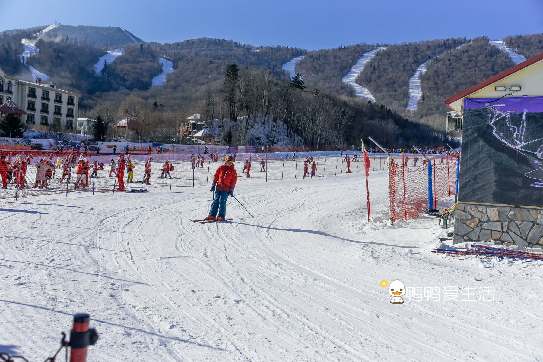 亚布力滑雪场属于哪个市(冬天游玩好去处，国内最大滑雪场就在亚布力，拥有世界第一滑道)
