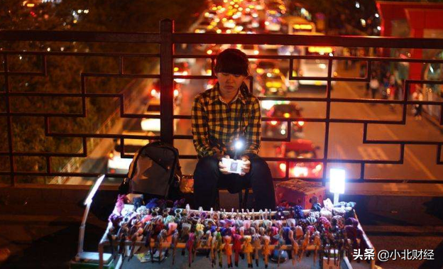 干货丨摆摊神器+地摊进货全指南！手把手教你玩转地摊赚到钱