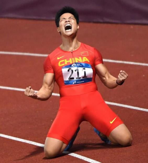 9.98秒，苏炳添打破亚洲百米赛纪录，创造黄种人的神话，一战封神