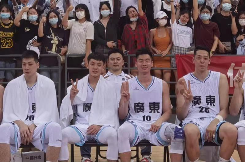 2018cba广东队球员名单(广东队12人大名单出炉！周鹏和胡明轩领衔，目标是夺取冠军)