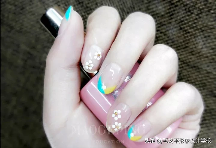 小清新美甲DIY，简单又美好