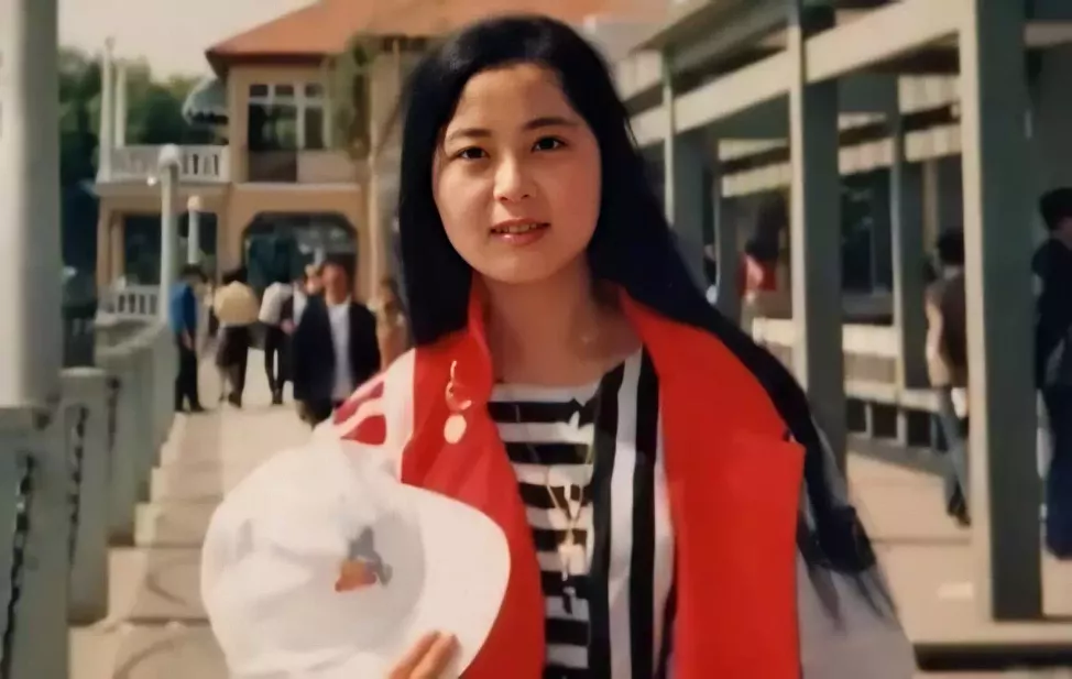 清华校花，与“毒”共舞29年：这个中国女学霸的人生，就是牛