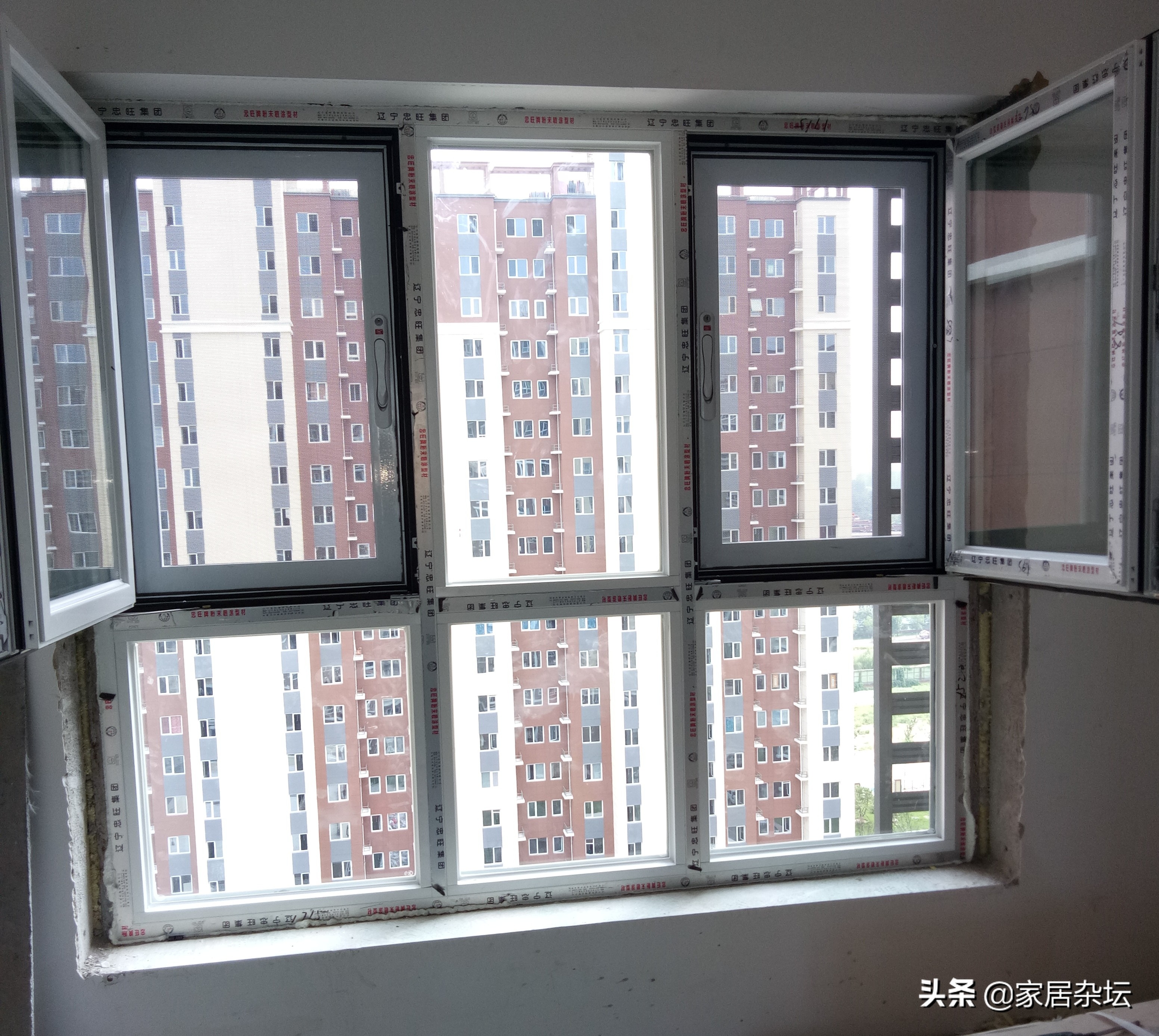 装修封阳台，就从这2种材料中选择，但是要考虑4个因素再做选择