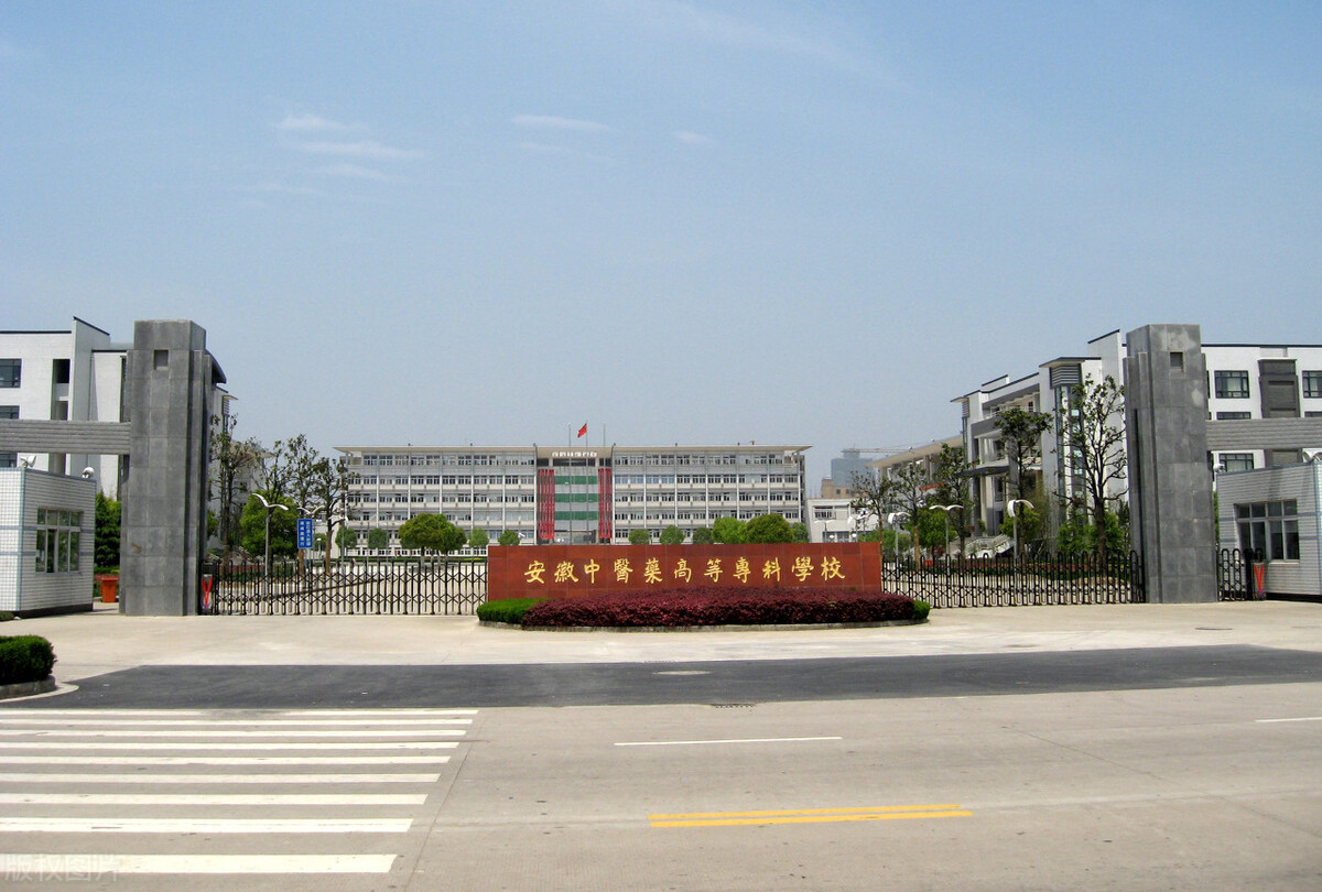 只能考300分的高中生注意了，高职单招可以重点考虑，优势有四点