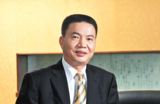 他用28年打造贵人鸟，却在6年败光400亿，到底是为什么？