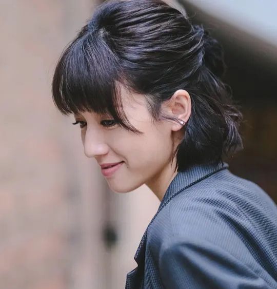 她被誉为“TVB发电机”，曾被开价200万一晚，入行7年传15段绯闻