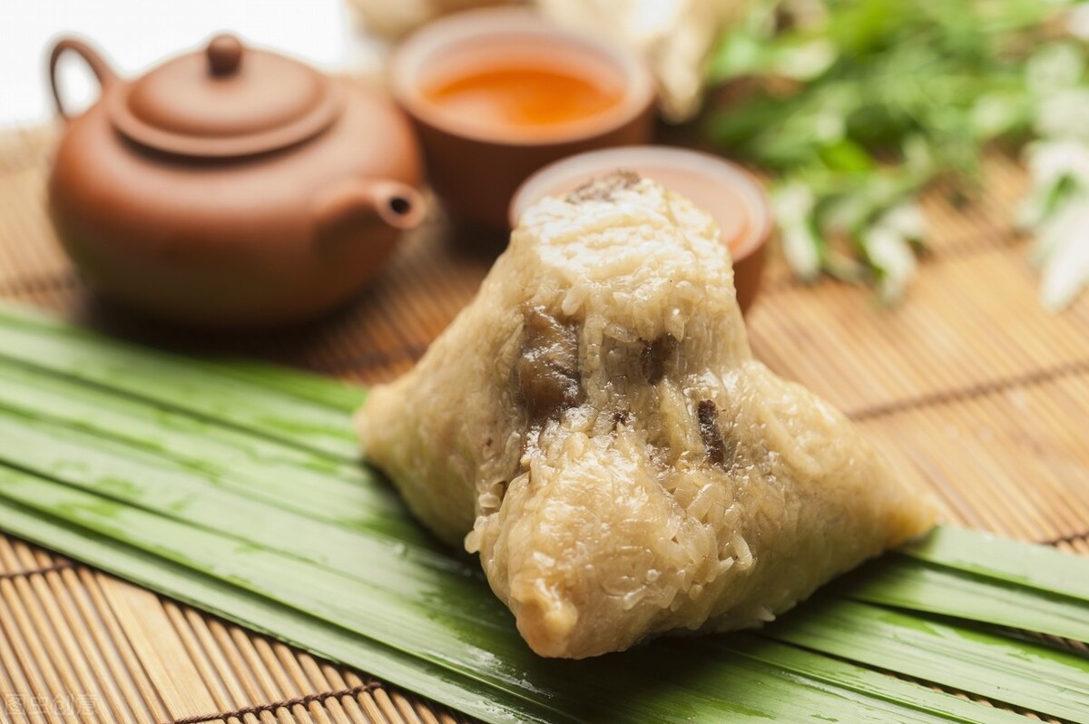 冷冻粽子是蒸着吃还是煮着(zhe)吃（买的粽子是煮还是蒸(zheng)）-悠嘻资讯网