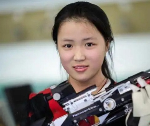 射击运动员杨倩(骄傲！21岁杨倩勇夺东京奥运会首金，她还是一个超级学霸)