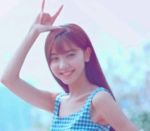 又一对明星恋情疑曝光,深夜挽手一同回家,女方是郭麒麟绯闻女友