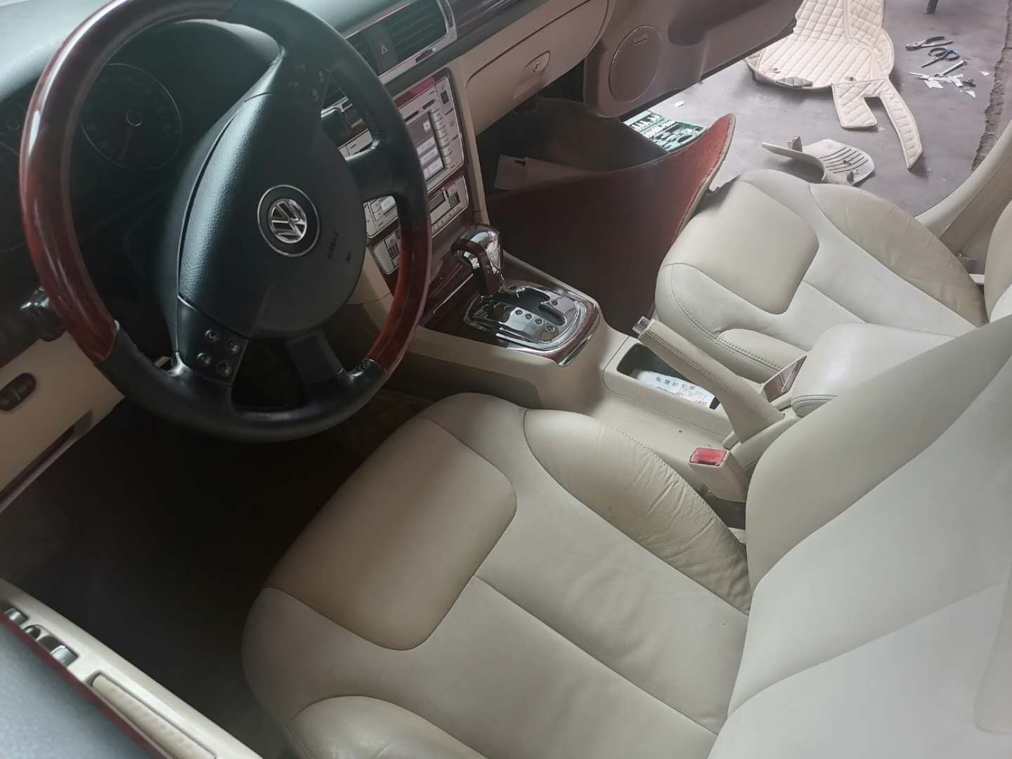 帕萨特领驭P-R-N-D挂挡冲击顿挫，发动机前后摇晃抬头，胖哥检查