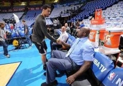 为什么nba球员都不敢惹隆多(NBA江湖地位：科比指隆多后者不敢还手，裁判询问乔丹是否吹犯规)