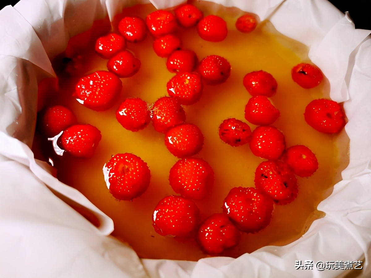 春光明媚好时光，树莓遇上菠萝，就来一个慕斯尝尝