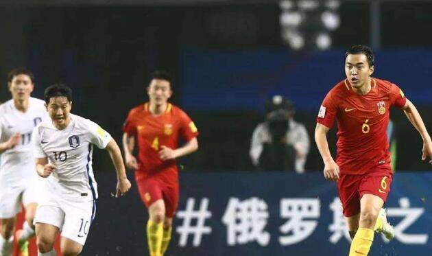 两人曾是功勋主力（两大国足功勋都被李铁弃用，巅峰期表现不俗，曾是国家队核心主力）