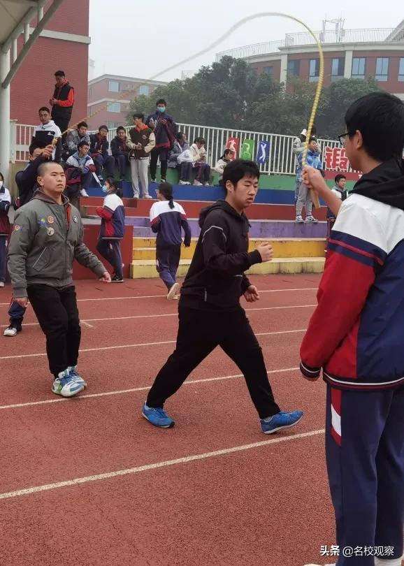 致青春，给梦想！成川外学子，用朝气与活力，尽展激情、健康阳光