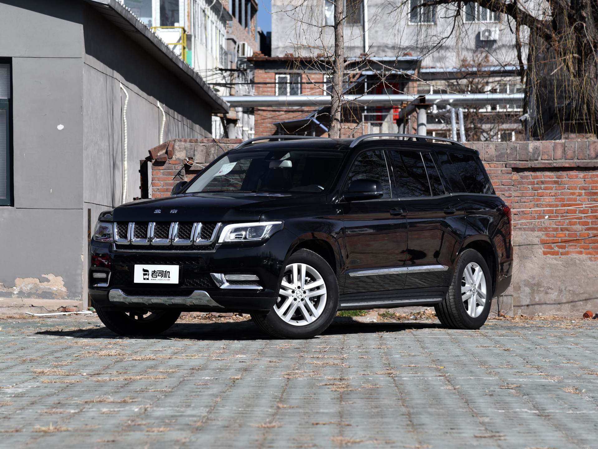 作为全套引进奔驰gl平台打造出来的车型,北京越野对它也是心气很高的