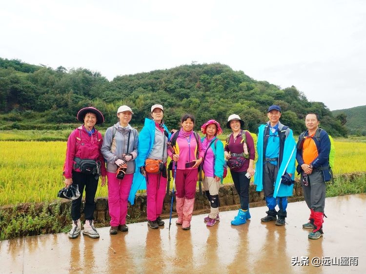 马龙到曲靖要多久(昆明走进自然户外｜香炉山穿越滴翠山，曲靖马龙雨中行，别有滋味)