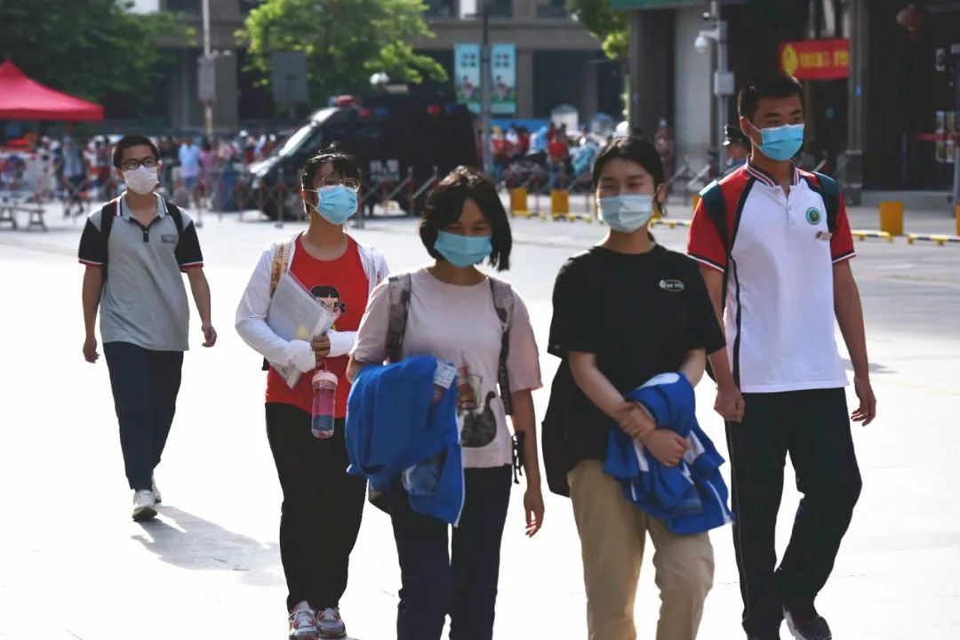 刚刚，第一个高考考生出来了！莆田一中、二中、四中、五中