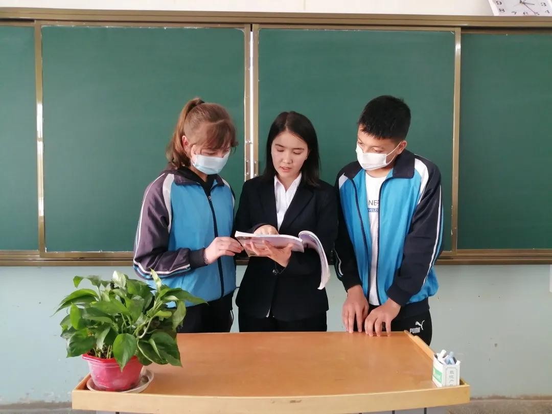 刷屏央视《新闻联播》！这9位“女神”火了：来自同一所大学，毕业又干了同一件事！