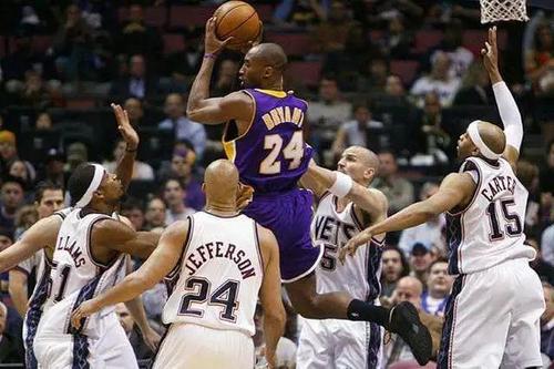 nba为什么不敢放科比投（为什么科比库里经常遇到战术包夹，而詹皇就没有这种待遇呢？）