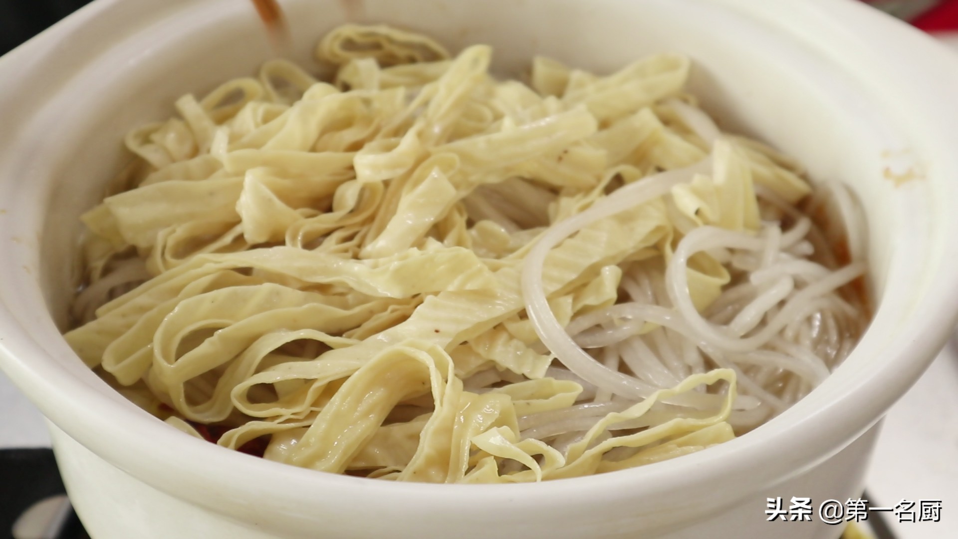白菜燉粉條的家常做法,白菜燉粉條的家常做法不放肉