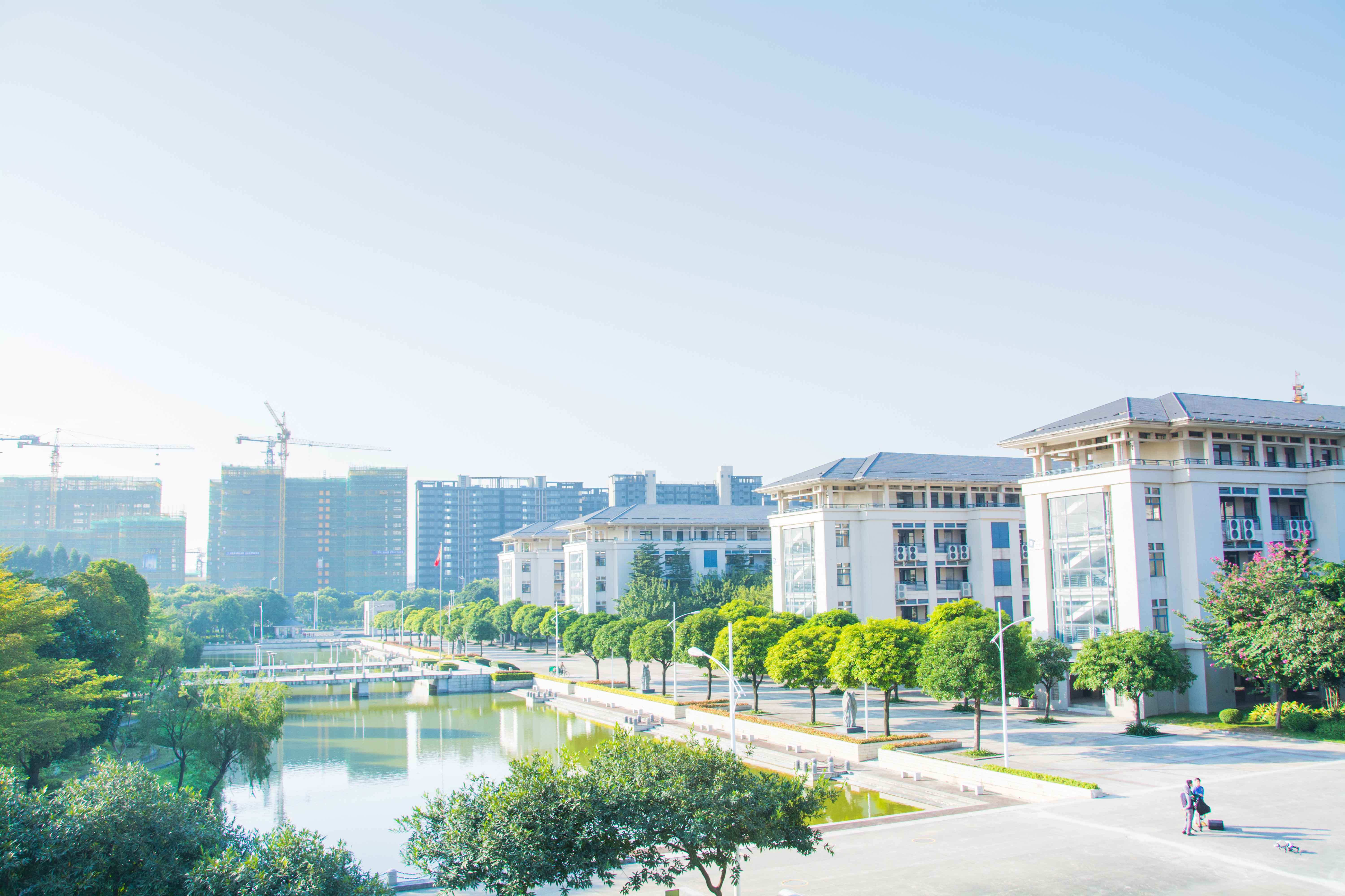 广东佛山四所好高中，2020高考创佳绩，南海中学优投超千，了不起