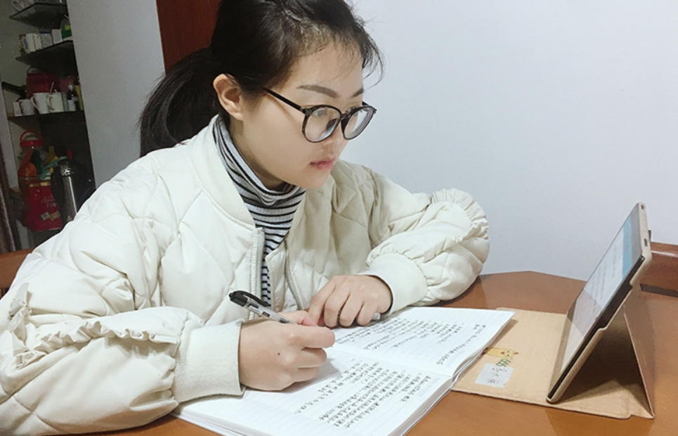 大学里“常常熬夜”的4类专业，学生吐槽比高三还累，你会学哪个