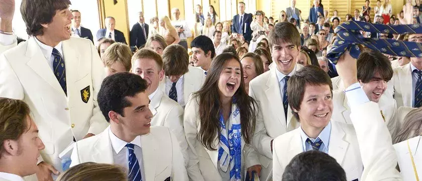 揭秘全世界最贵学校：400万一年、直通哈佛耶鲁、私人飞机上学……