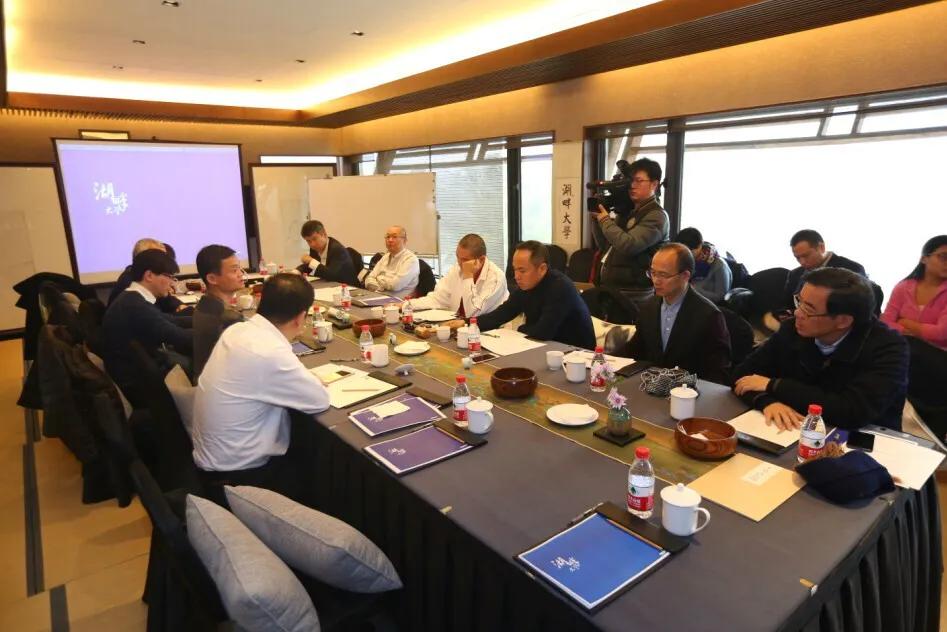 建议国家果断叫停湖畔大学，抑制民间资本无序扩张