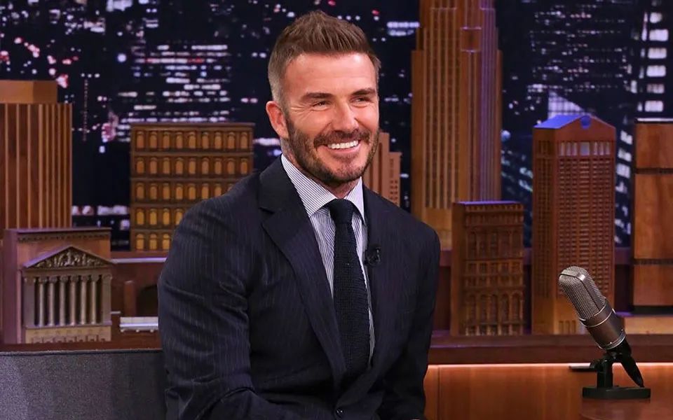 贝克汉姆长发型（贝克汉姆也有驾驭不了的发型，发量很重要，他寸头造型已成历史？）