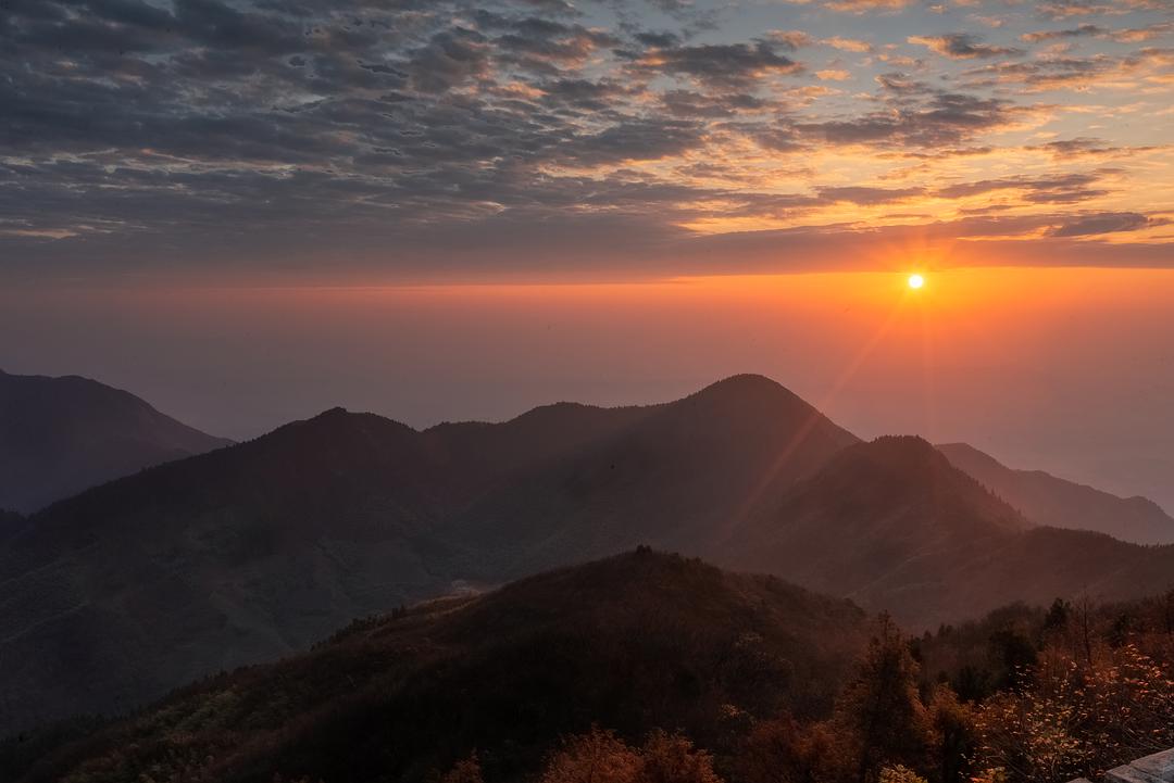 小团队周末奔袭南岳衡山，玩一把探秋观日