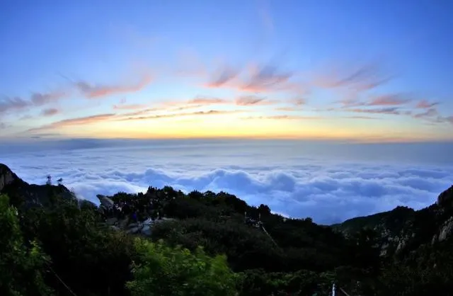 爬泰山(爬泰山最佳时间，一览泰山四大奇观！)