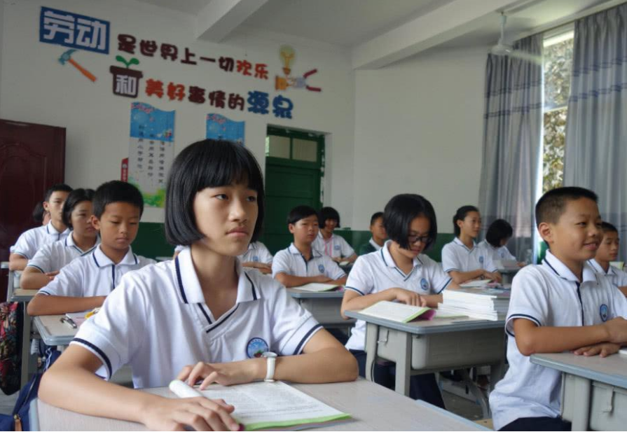 初中生《同学录》走红，留言“信息量太大”，最后4个字是精髓
